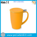 Caneca cerâmica do chá amarelo com Infuser